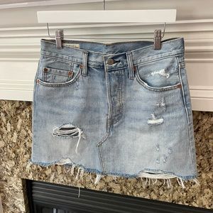 Levi’s mini skirt size 28
